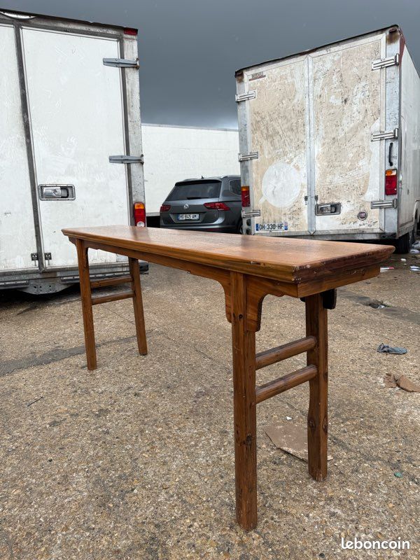 Table en bois massif (image 1)