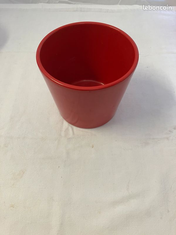 Cache pot couleur rouge (image 1)