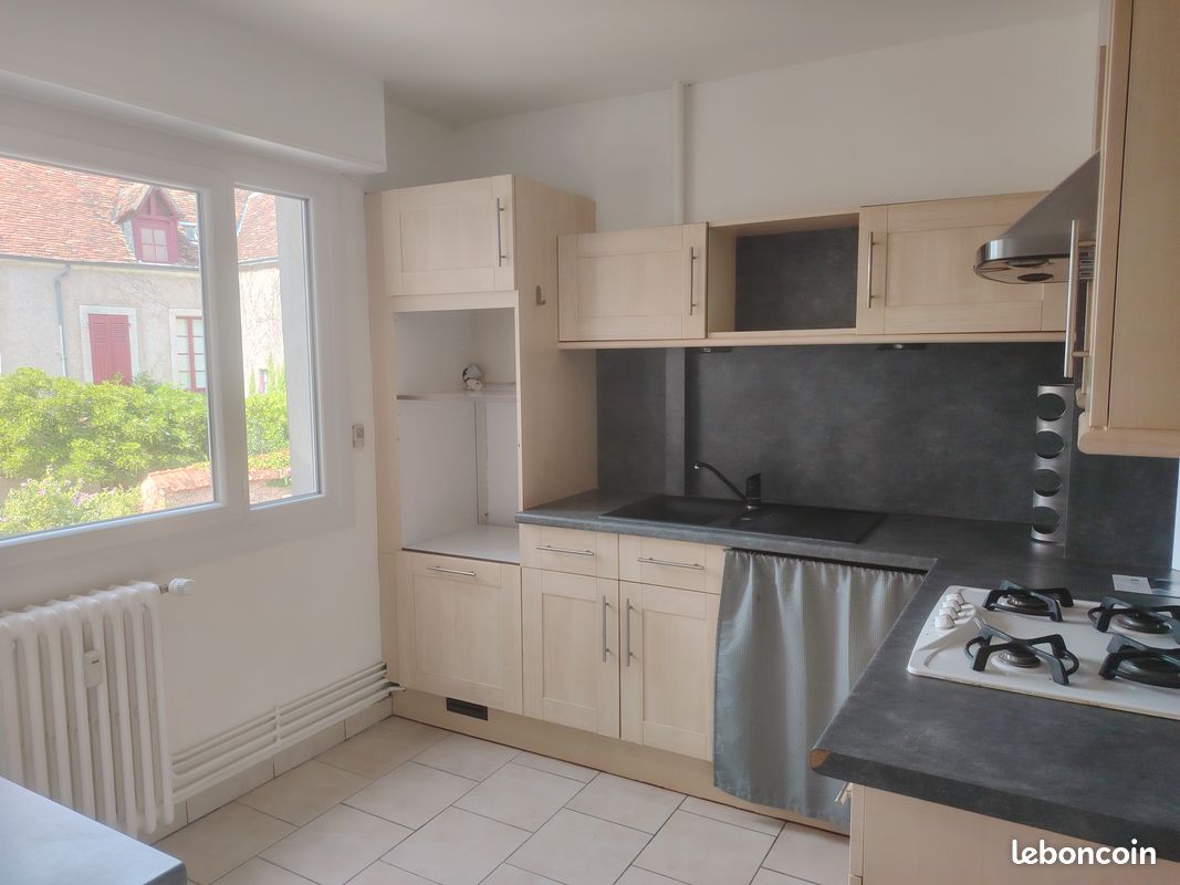 Appartement 3 pièces 81 m² · à Châteauroux · 81 m² · 740 €