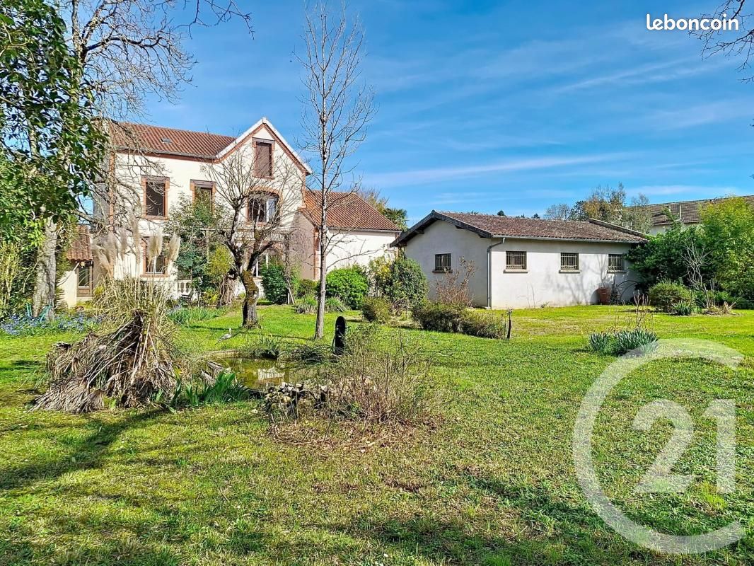 Maison 10 pièces 236 m² · à Lavaur · 236 m² · 280 000 €
