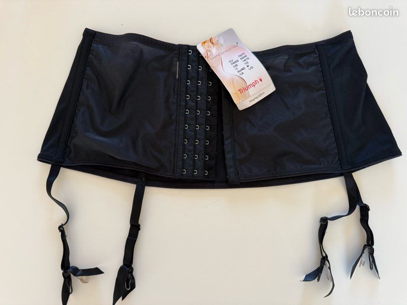 Porte-jarretelles Triumph Secret Essence Taille S – Rose, Neuf Avec étiquettes