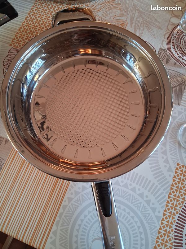 Batterie neuve de casseroles BERGHOFF 17 pièces tous feux valeur 1350 euros (image 2)
