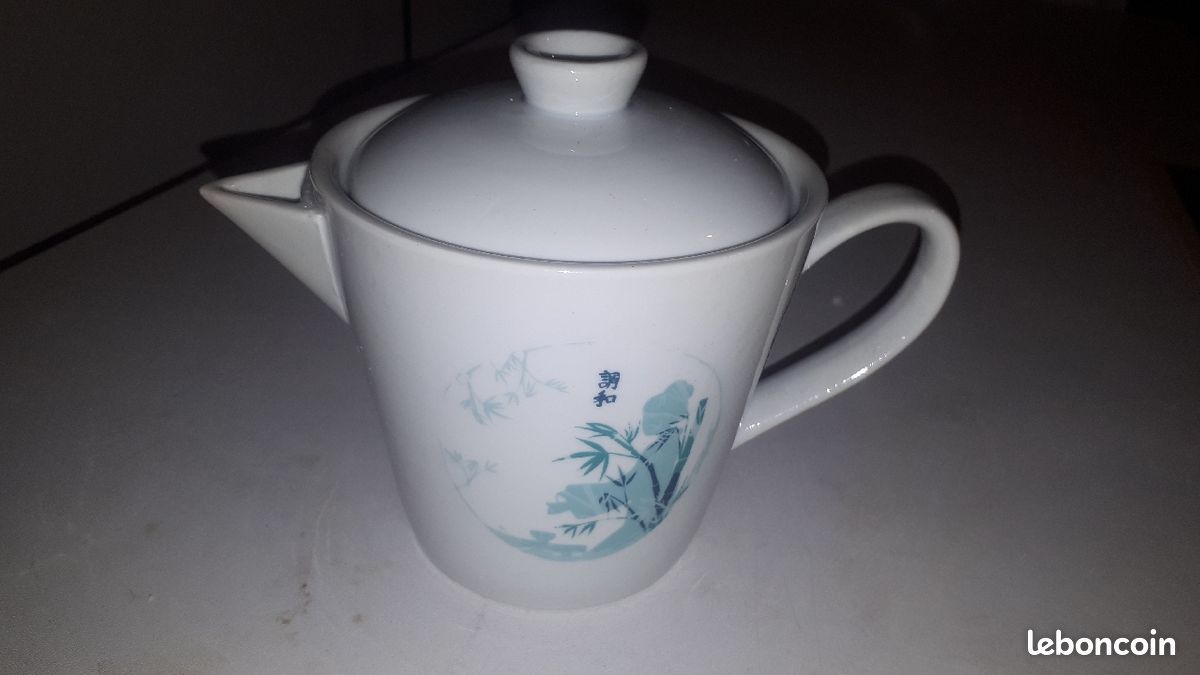 Théière blanche décor asiatique (image 1)