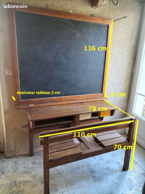 Bureau écolier et tableau (image 1)