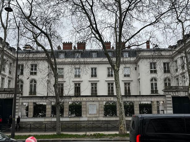 Maison a louer paris-7e-arrondissement - 8 pièce(s) - 330 m2 - Surfyn