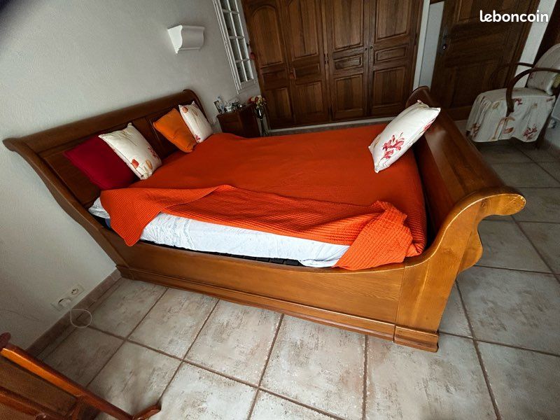 Lit en bois massif + sommier (image 2)
