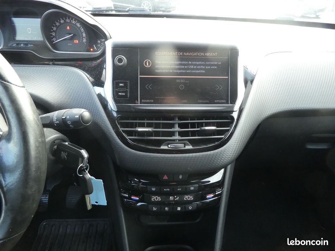 Peugeot 2008 1.2 PURETECH 110CH ALLURE BUSINESS S&S (image 5)