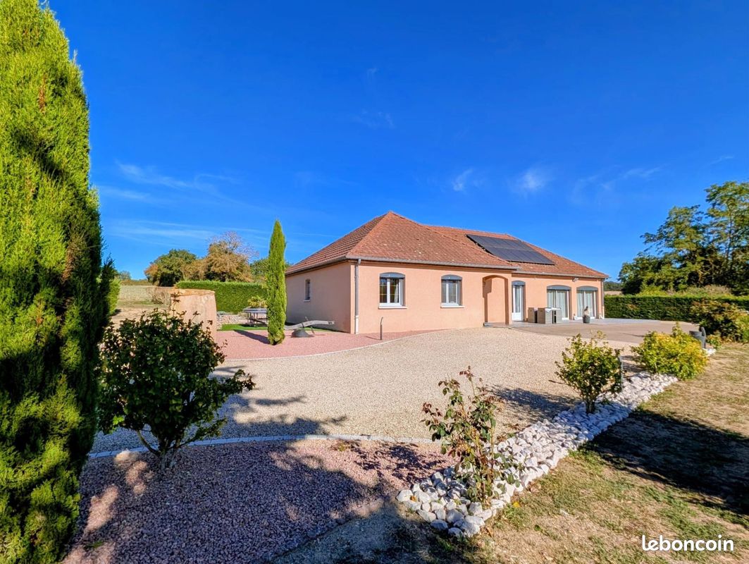 Maison 7 pièces 153 m² · à Saint-Yan · 153 m² · 390 000 €