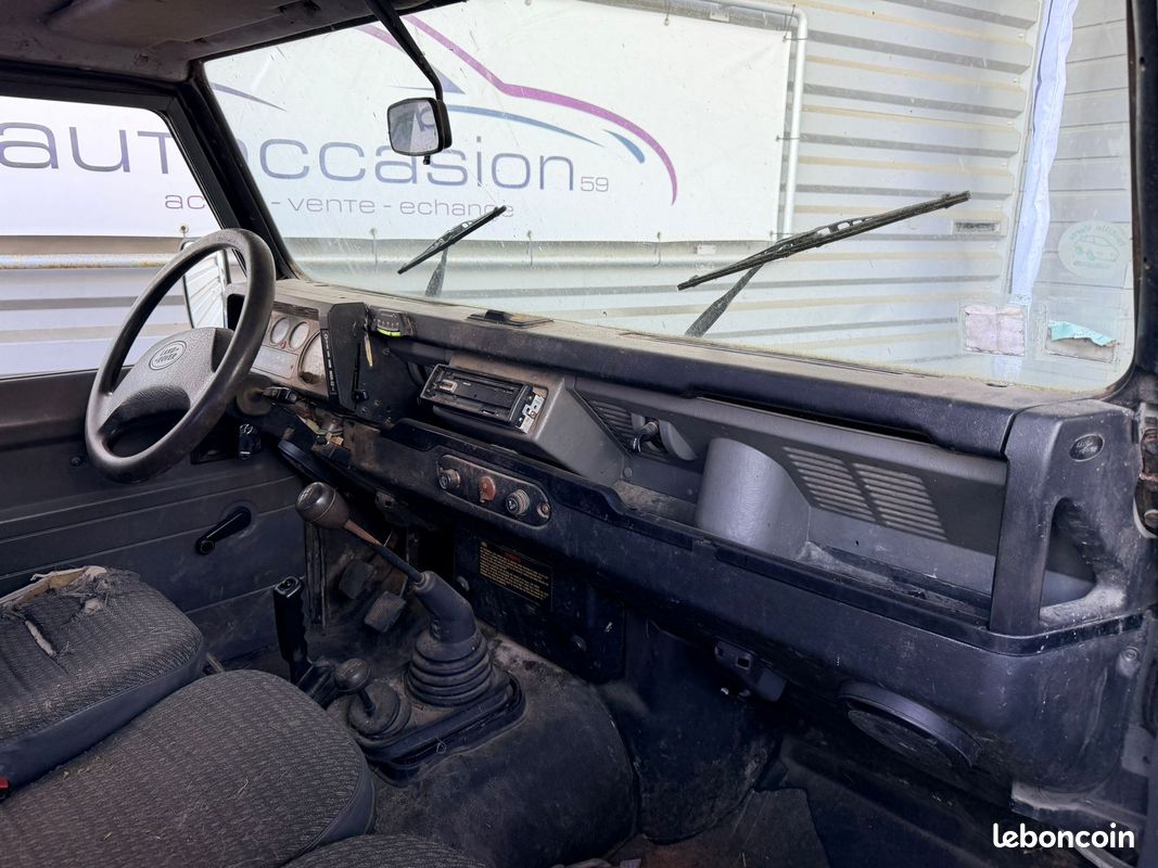 Land Rover Defender 90 (image 5)