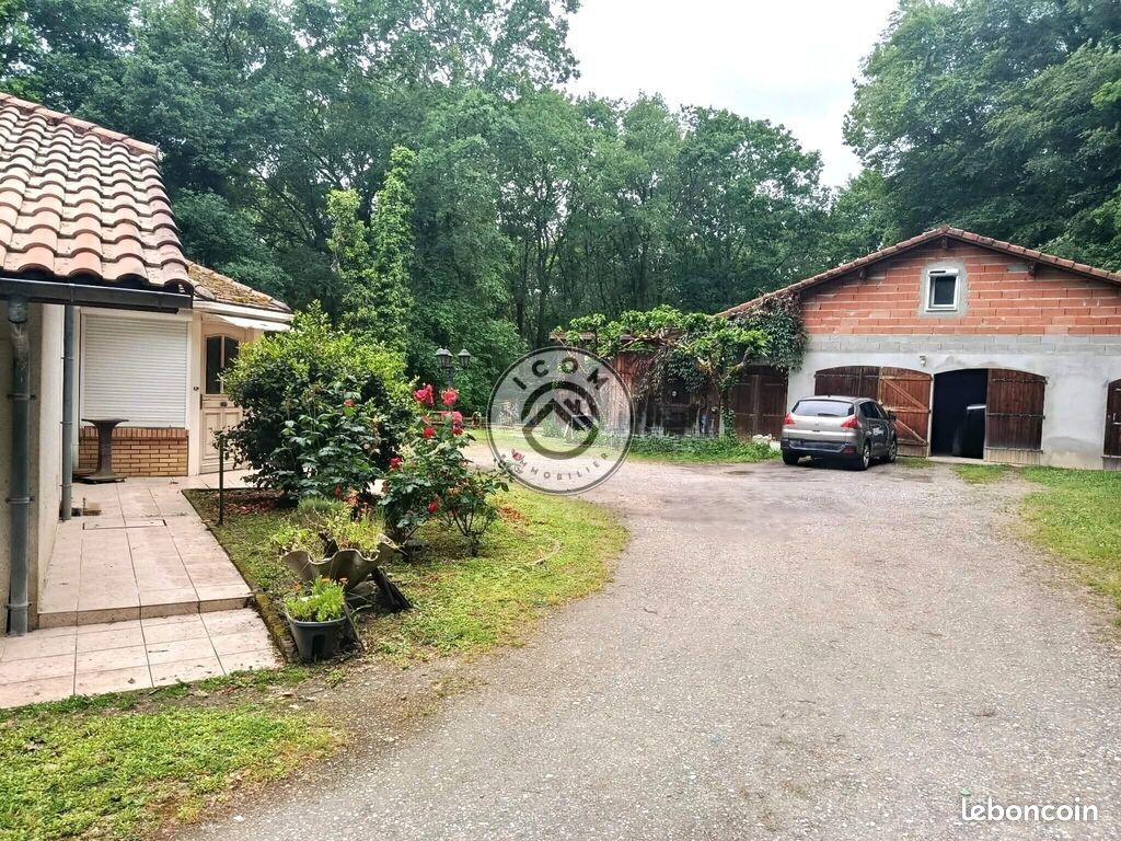 Maison 13 pièces 300 m² · à Lamothe · 300 m² · 528 000 €