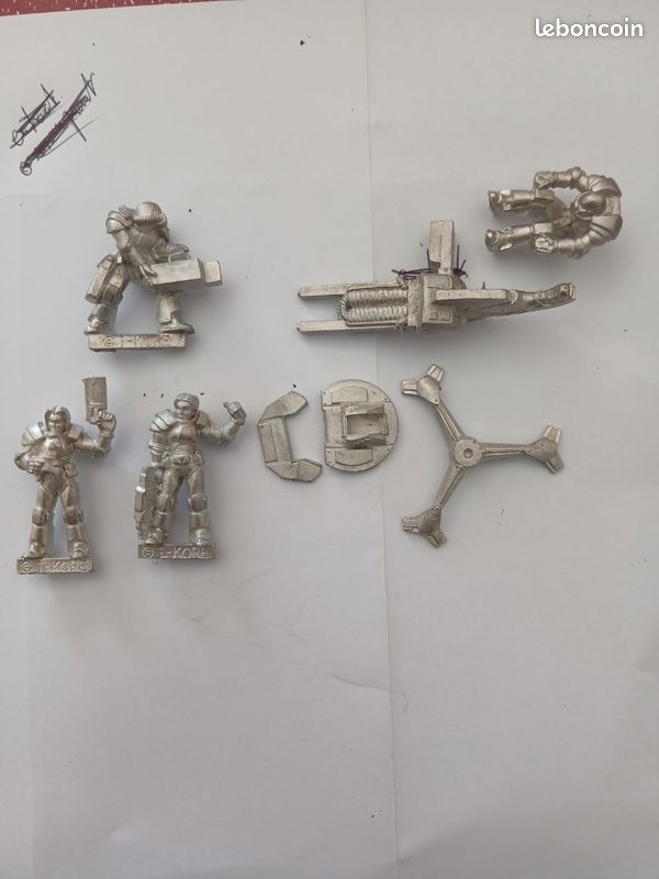 I kore figurines metal lot (image 1)