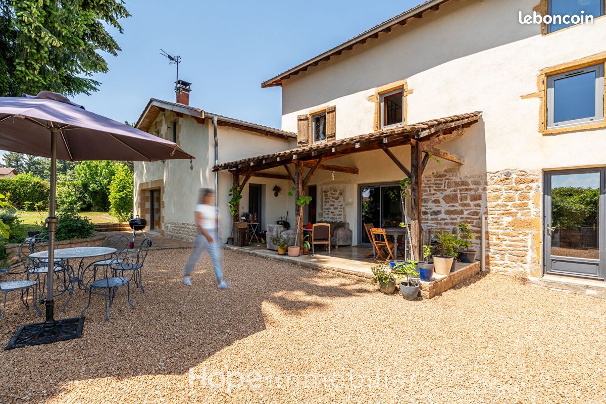 Maison 6 pièces 250 m² · à Frontenas · 250 m² · 520 000 €