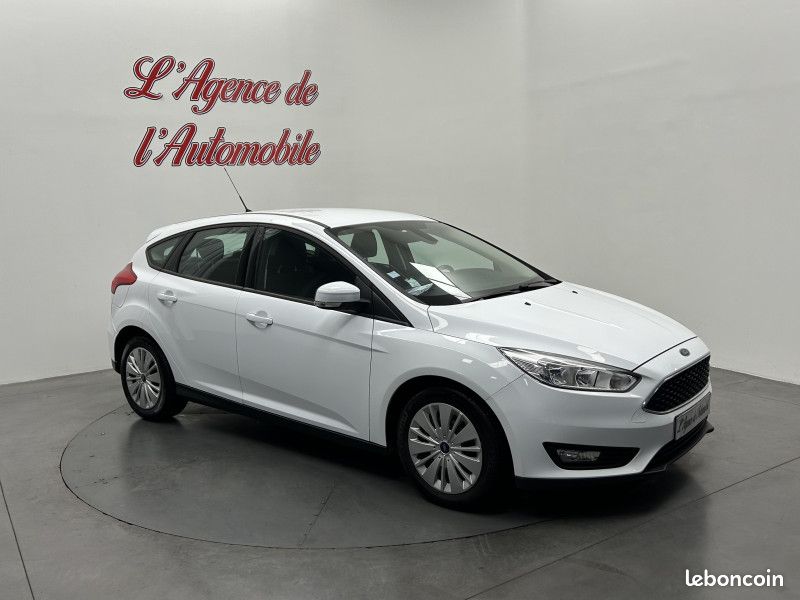 Ford FOCUS Focus 1.0 EcoBoost 125 ch / Clim Auto / Régulateur / Bluetooth (image 4)