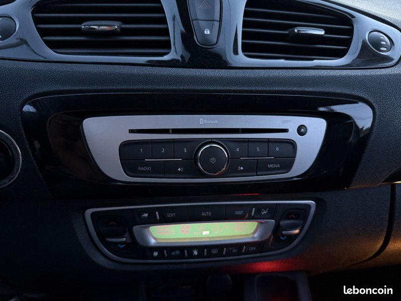 Renault GRAND SCENIC III 1.5 DCI 110CH ENERGY BOSE ECO² EURO6 7 PLACES 2015 (image 23)