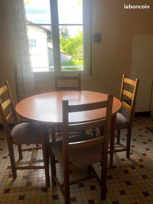 Table de cuisine et chaises (image 1)