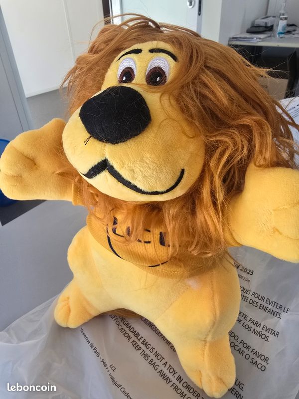 Mascotte de lion beige en peluche. Costume de lion dans Mascottes Lion