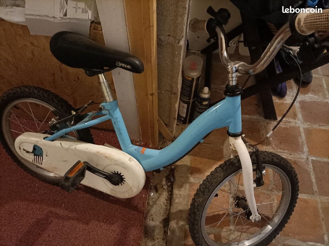 Vélo bleu enfant 5 ans (image 1)