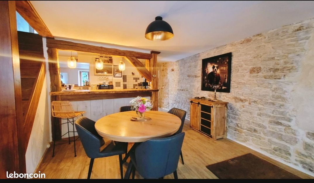 Maison 5 pièces 110 m² · à Château-Chalon · 110 m² · 950 €