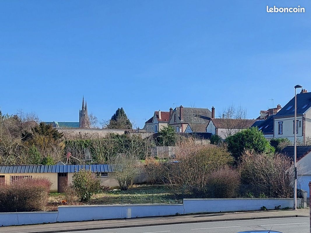Terrain à pied de la gare de Chartres – Permis validé – Viabilisé · 91 500 €