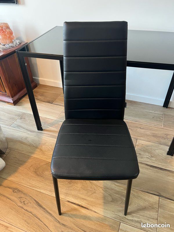 Table + 4 chaises à vendre (image 2)