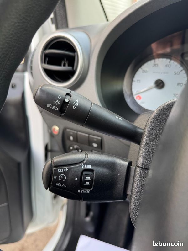 Peugeot Partner Tepee 1.6 Blue-HDi 100CH Active (image 12)