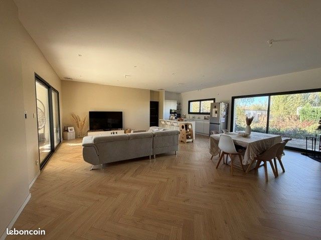 Maison 4 pièces 140 m² · à Fontaine-le-Comte · 140 m² · 399 900 €