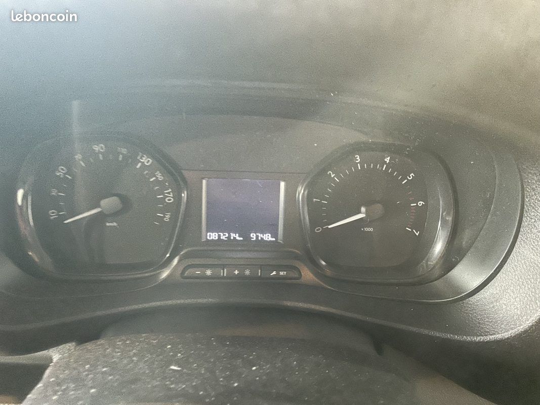 PEUGEOT TRAVELLER COMPACT 1.5 BLUE HDI 120 ACTIVE 9 Places (image 9)