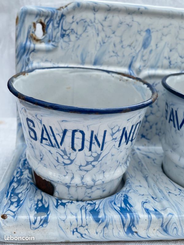 Ancien porte savon mural en fonte émaillée turquoise - France