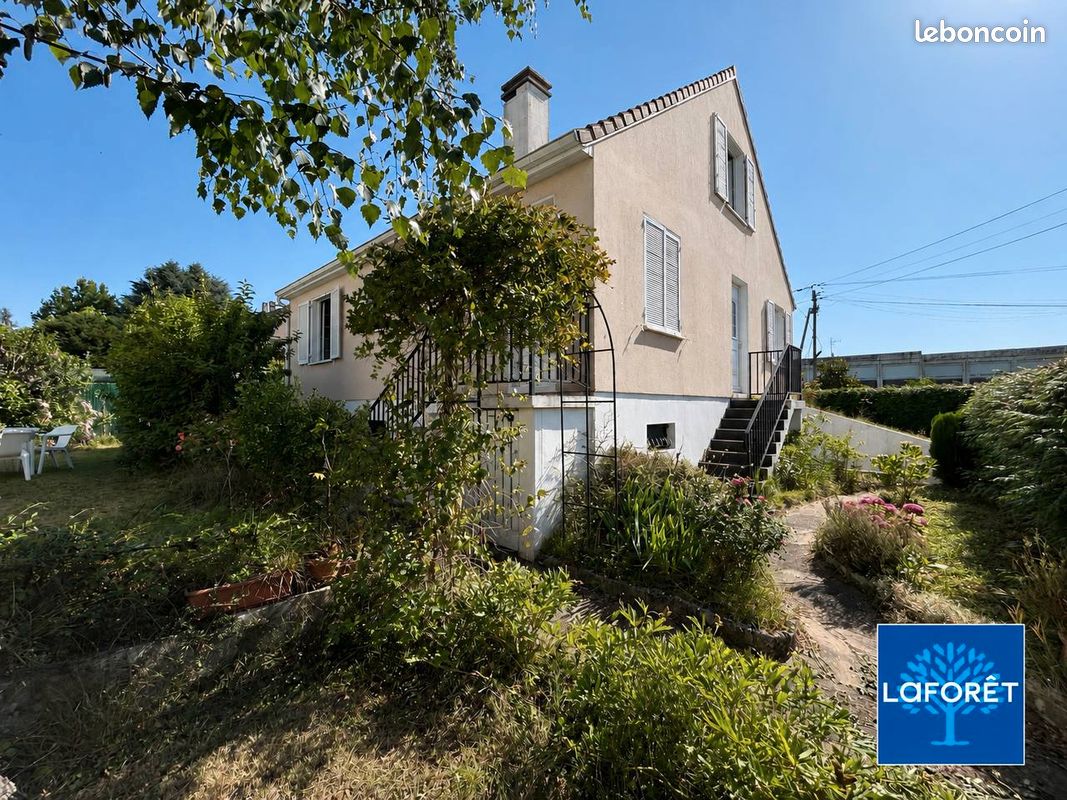 Maison 6 pièces 122 m² · à Fosses · 122 m² · 284 000 €