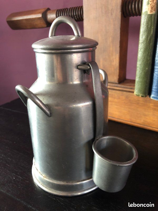 Pot à lait ancien décoratif étain (image 2)