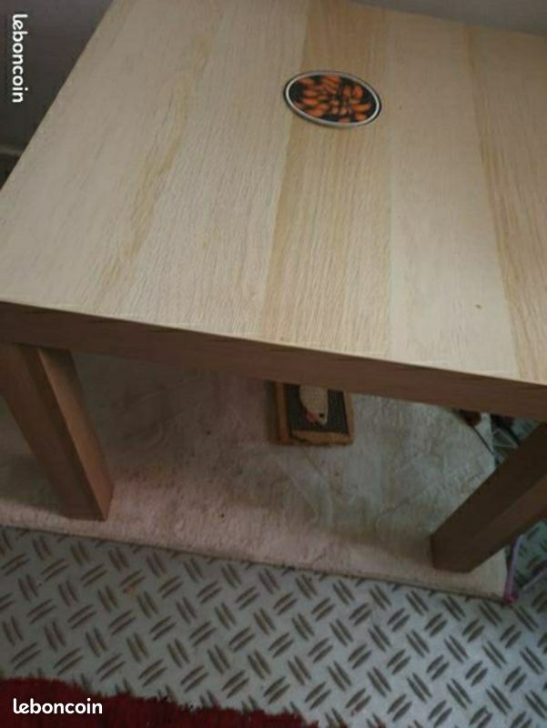 Table carré (image 1)