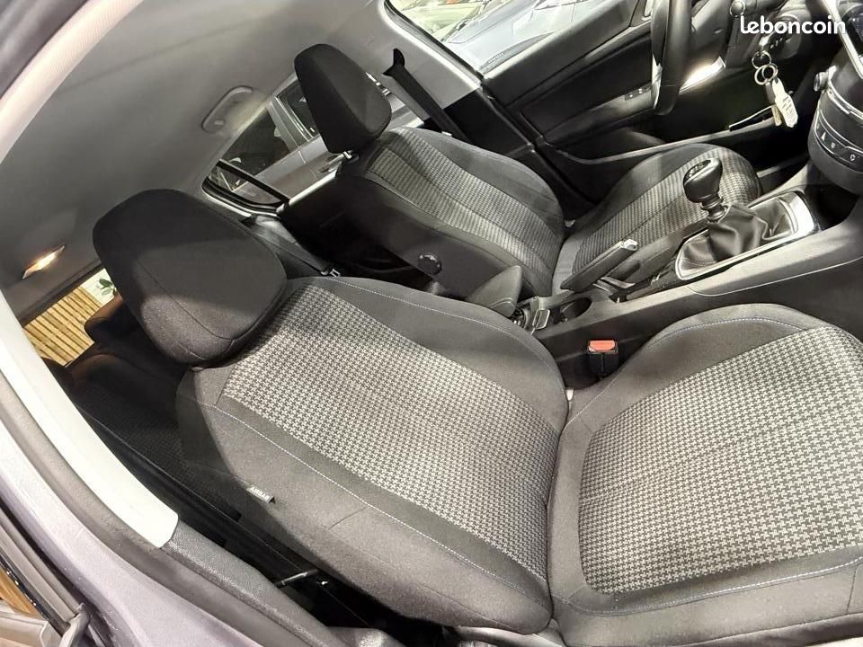 Peugeot 308 1.2 puretech 110 style start-stop (image 45)