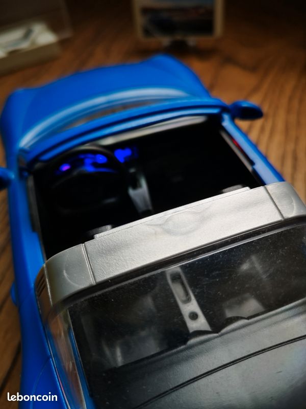 Pièce PLAYMOBIL 5991 - Roue + Essieu + Pneu Pour PORSCHE 911 TARGA - Occasion En Bon état