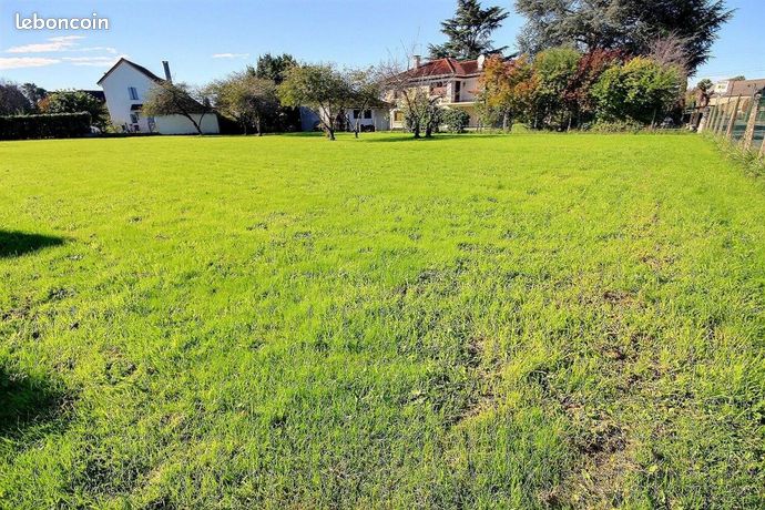 Terrain 700 m² Lescar