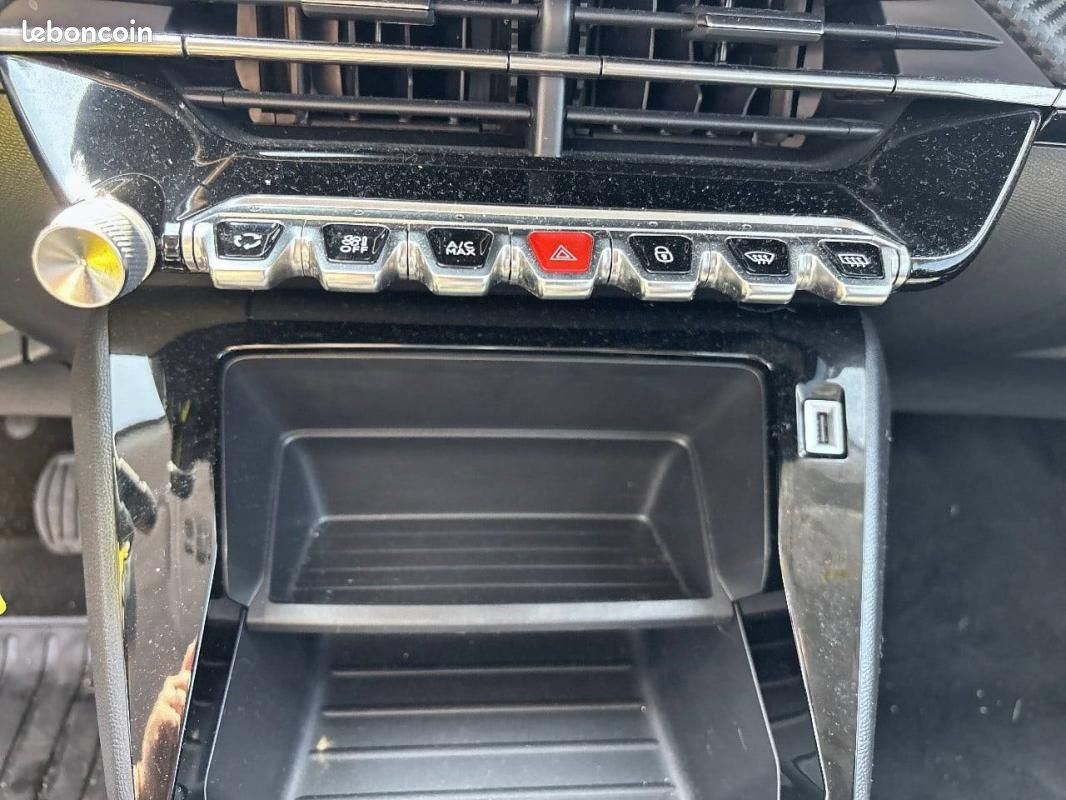 Peugeot 2008 PureTech 100 S&S BVM6 - Active (image 23)