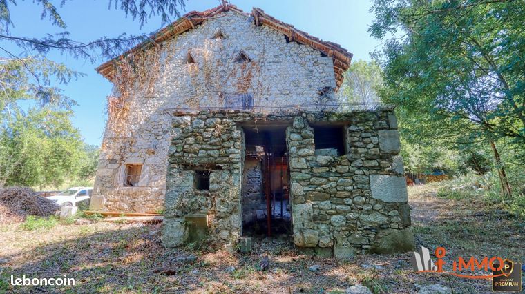 Grange 4 pièces 180 m²