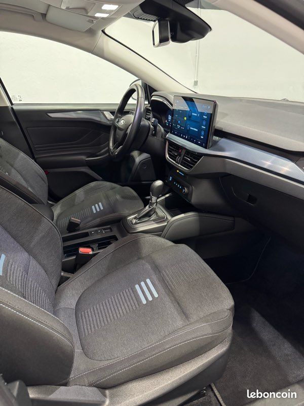 Ford Focus IV ACTIVE X 1.0 ECOBOOST 155 MHEV - 1ère main - Garantie constructeur 2029 - Suivi Ford - Feu Led - CarPlay - Pack noir - KeylessGo - Sièges & volants chauffants - Caméra de recul (image 9)
