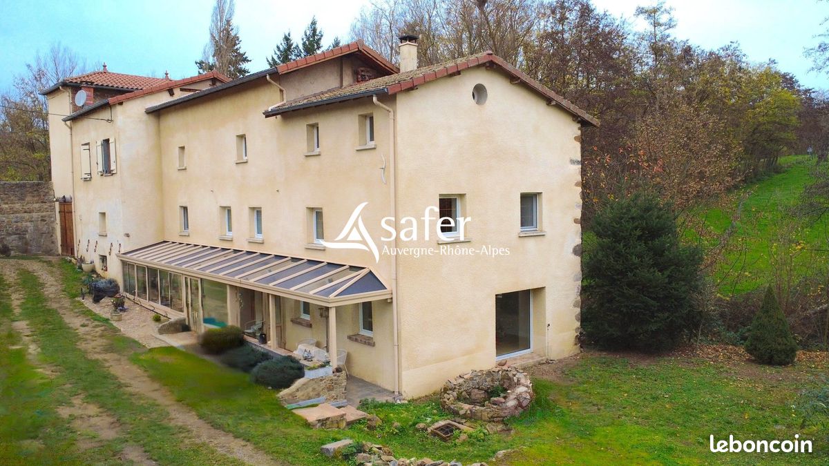 Maison 12 pièces 334 m² · à Saint-Martin-en-Haut · 334 m² · 535 000 €