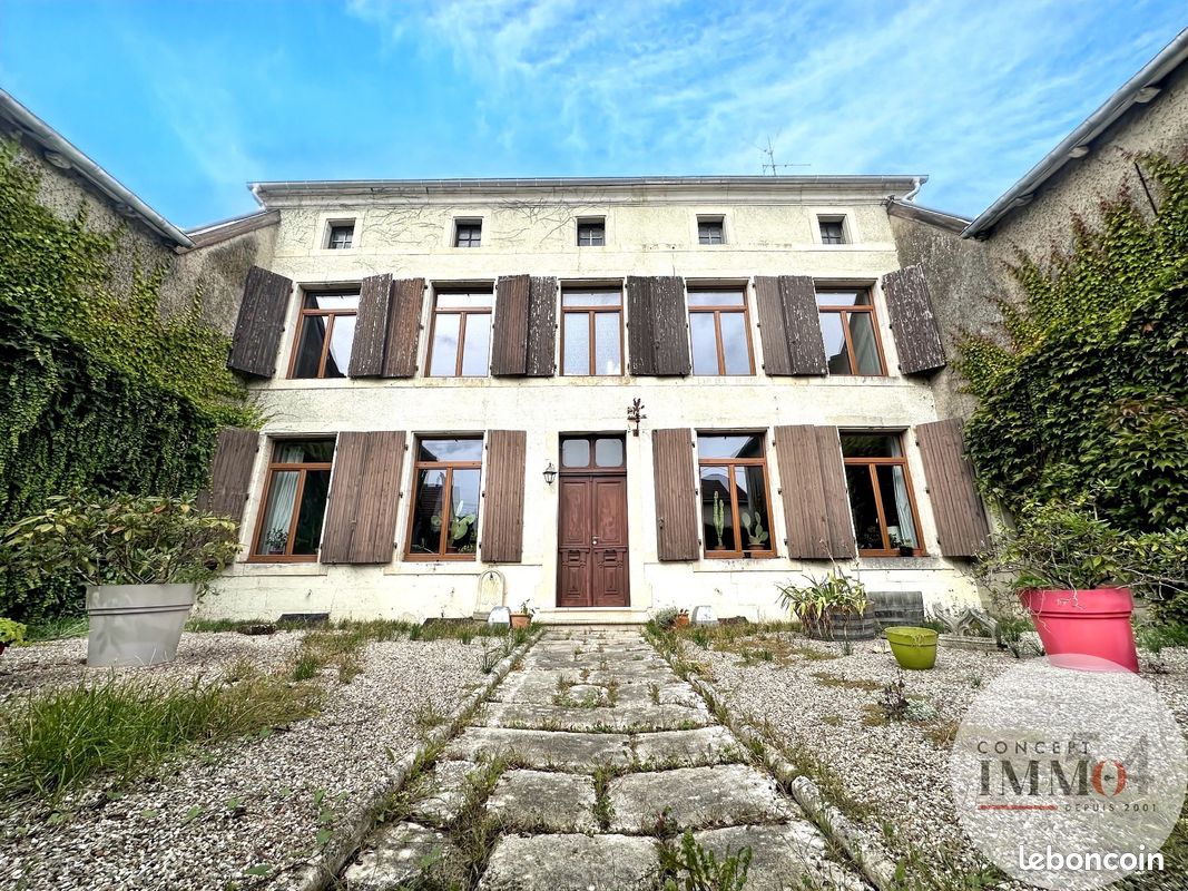 Maison 8 pièces 370 m² · à Foug · 370 m² · 299 000 €