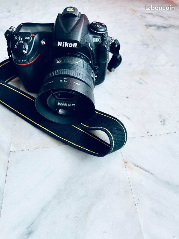 GRAND ANGLE NIKKOR Ai-s 20 mm F/3,5 Très bon état optique et mécanique