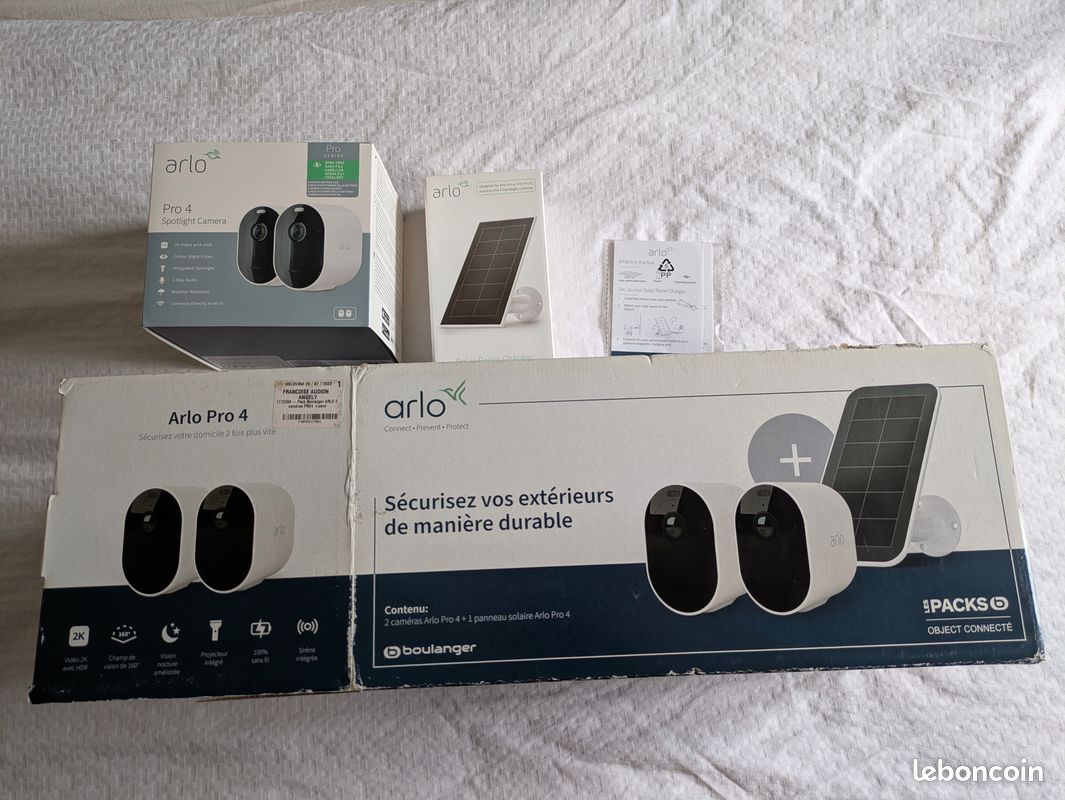 Caméra Arlo Pro 4 + Panneau Solaire – Surveillance Extérieure WiFi – Neuve