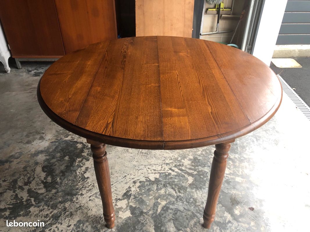 Table en chêne (image 1)