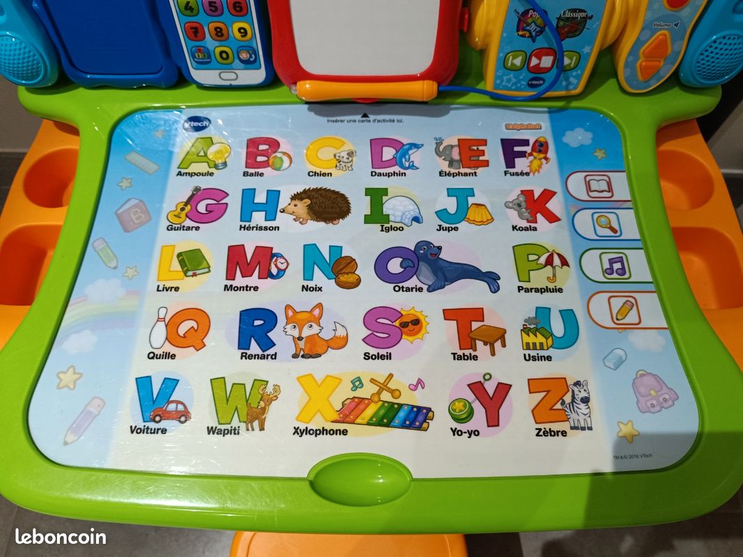Bureau interactif 3 en 1
Quelques marques d'usure (voir photos) mais en parfait état de fonctionnement.
A partir de 3 ans (image 7)