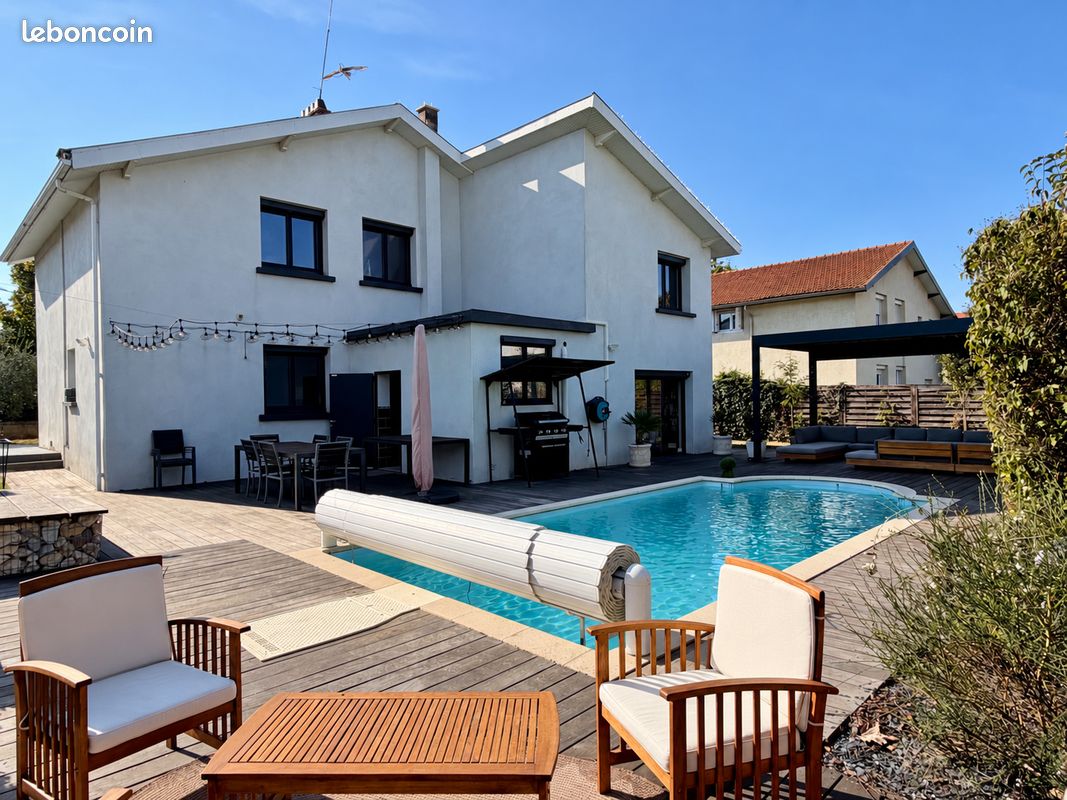 Maison 10 pièces 180 m² · à Saint-Priest · 180 m² · 625 000 €
