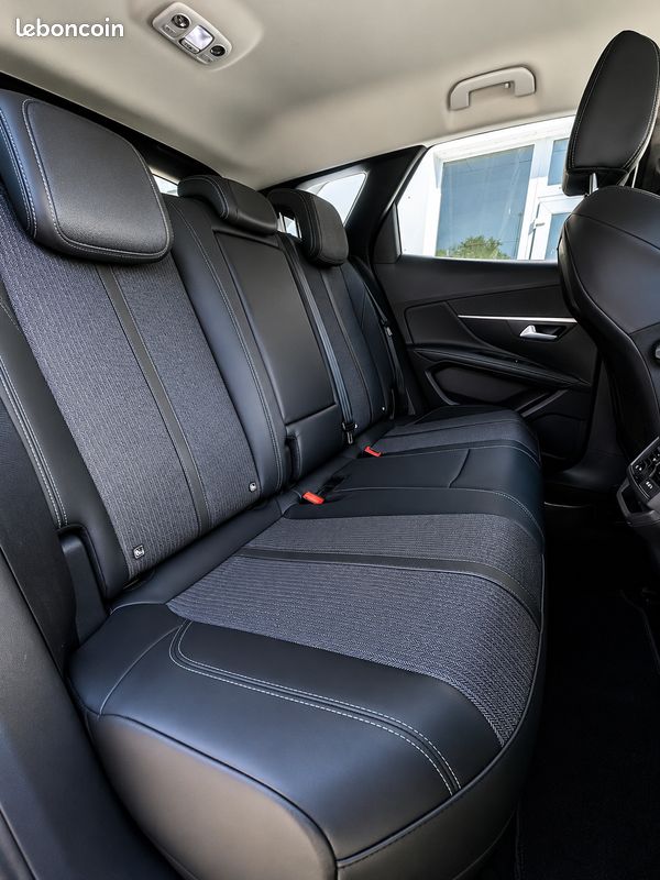 Peugeot 3008 hybrid 225 E-EAT8 Allure Pack 4 (image 14)