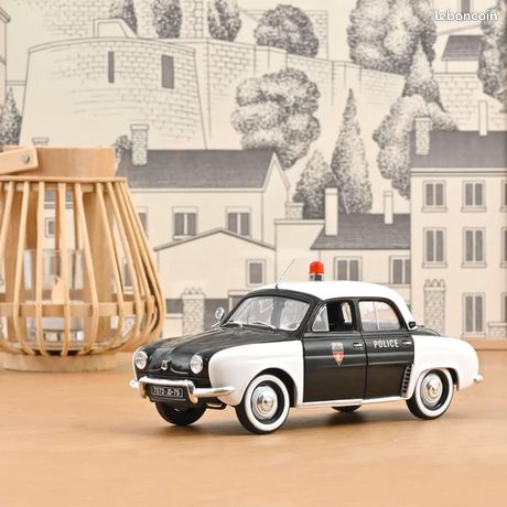 MINIATURE CIJ ANCIENNE RENAULT DAUPHINE POLICE I/43ème BON ÉTAT