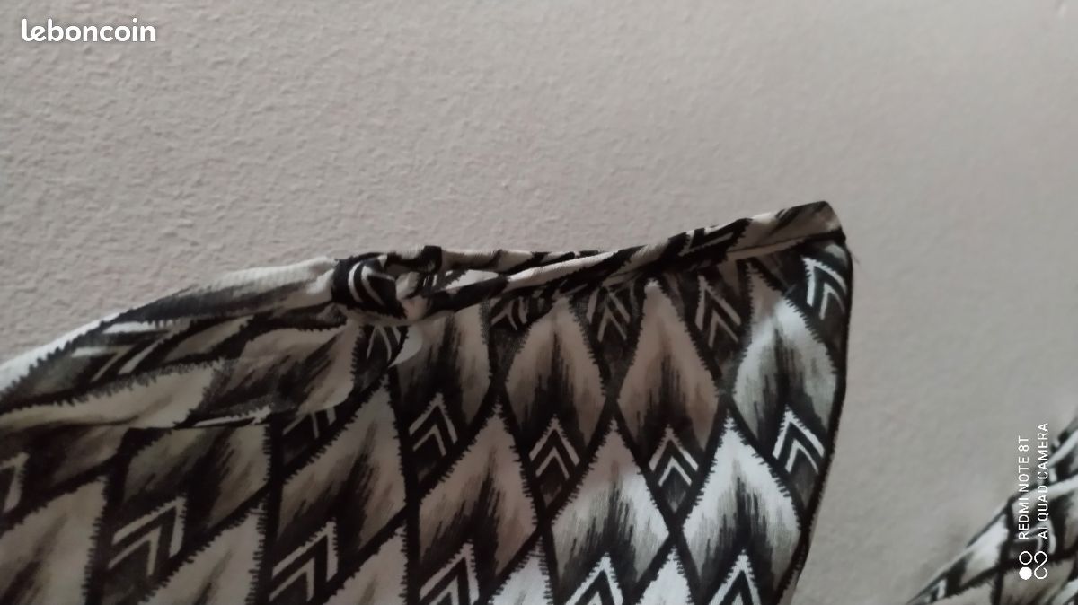 Robe noire et blanche (image 2)