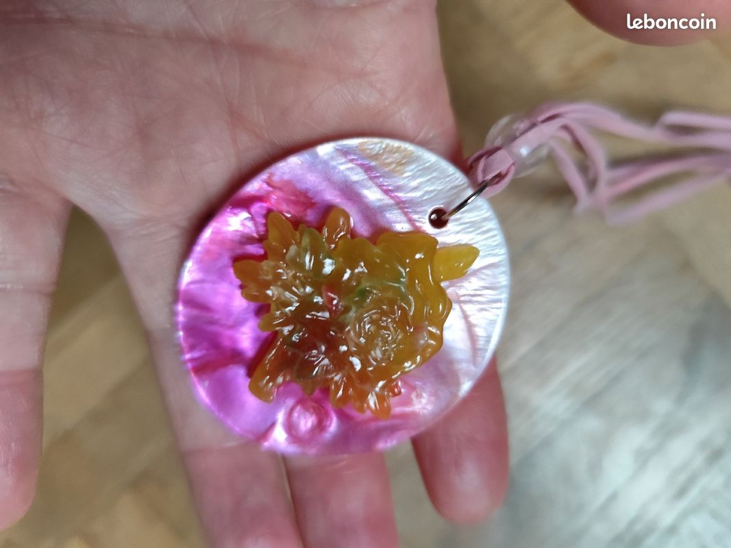 Collier avec pendentif nacre (image 1)