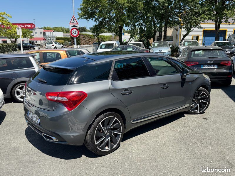 Citroën DS5 2.0 200 ch Diesel Hybrid Sport Chic Boîte auto 09/2011 (image 4)