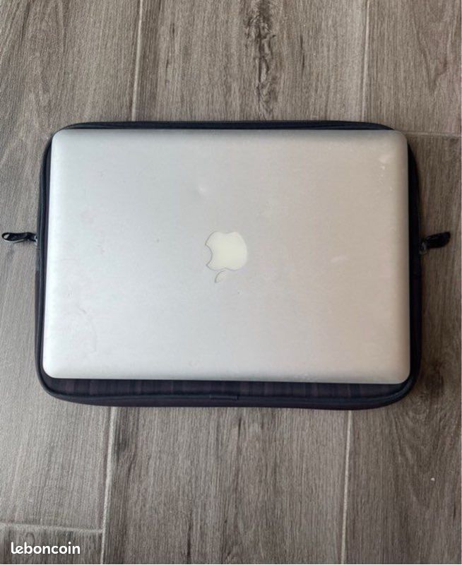 MAcBook Pro 2011 - FONCTIONNEL avec nouveau disque dur SSD et mémoire vive (image 1)